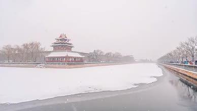 8K大气延时北京故宫角楼白雪飘落视频的预览图